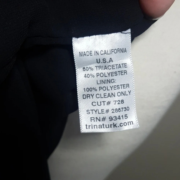 Trina Turk LBD shoulder bow detail - Picture 10 of 10